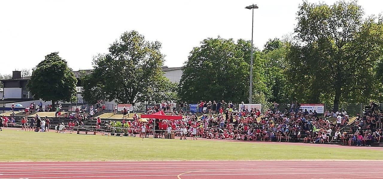 4. Franz-Kopeczek-Sportfest - volle Zuschauertribühne